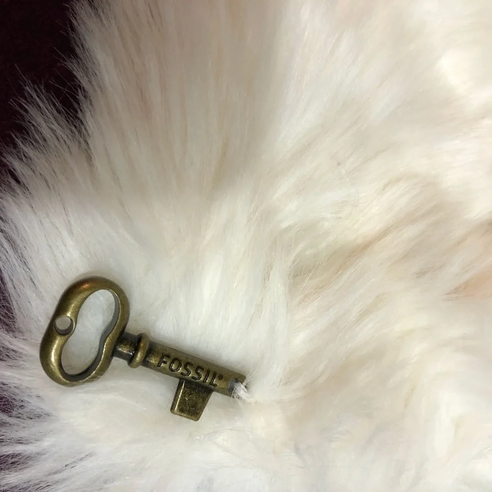 *FOSSIL* White Faux Fur Pull-Through Scarf